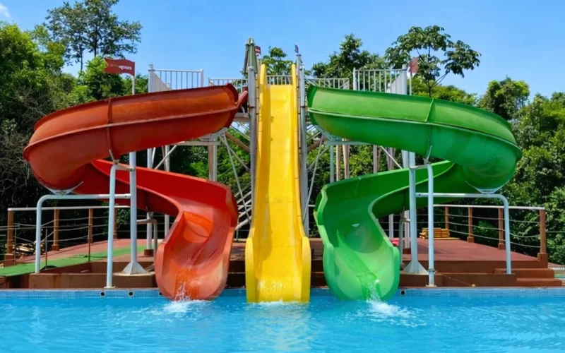 Pool with three colourful water slides at the Tierra Roja Water Park in Puerto Iguazú
