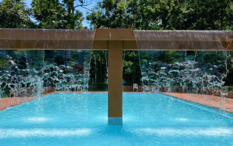 Relaxation pool with a waterfall at the Tierra Roja Water Park in Puerto Iguazú